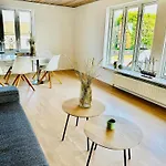 Skon Villalejlighed I Med Terrasse Og Taet Pa Centrum Apartment *
