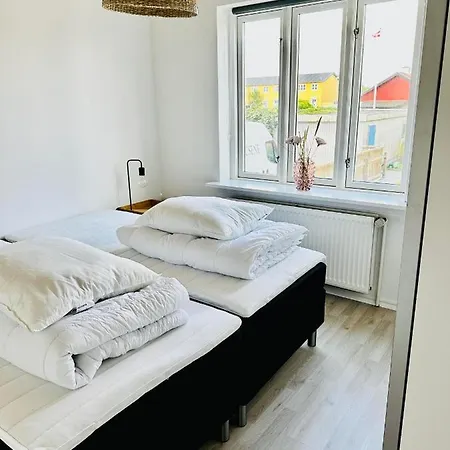 Skon Villalejlighed I Med Terrasse Og Taet Pa Centrum *