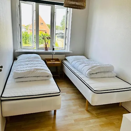 Skon Villalejlighed I Med Terrasse Og Taet Pa Centrum *