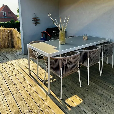 Skon Villalejlighed I Med Terrasse Og Taet Pa Centrum 아파트